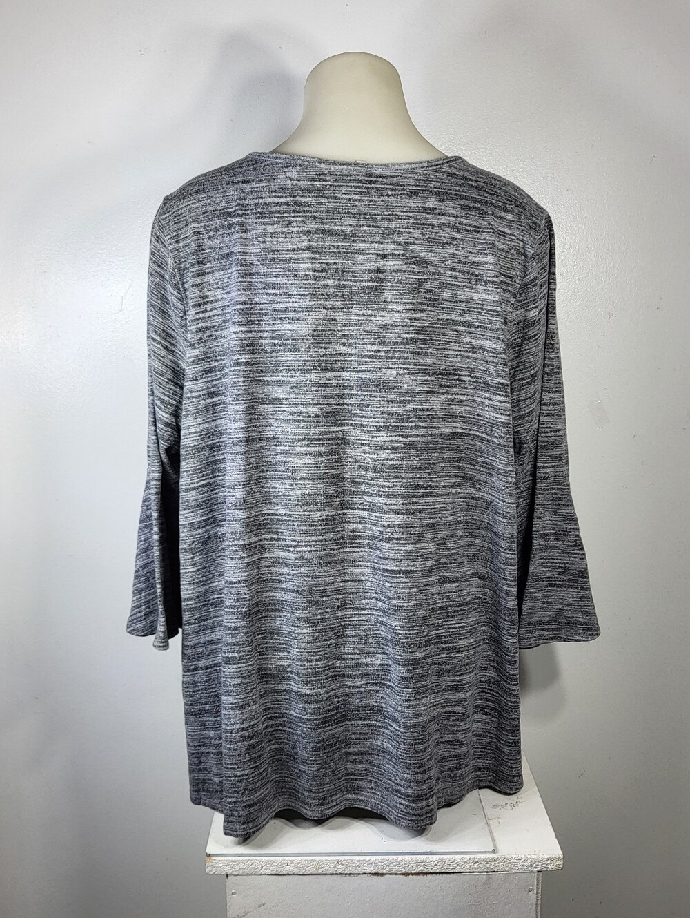 Cato Grey Bell Sleeve Top Sz 22/24W - Picture 6 of 8